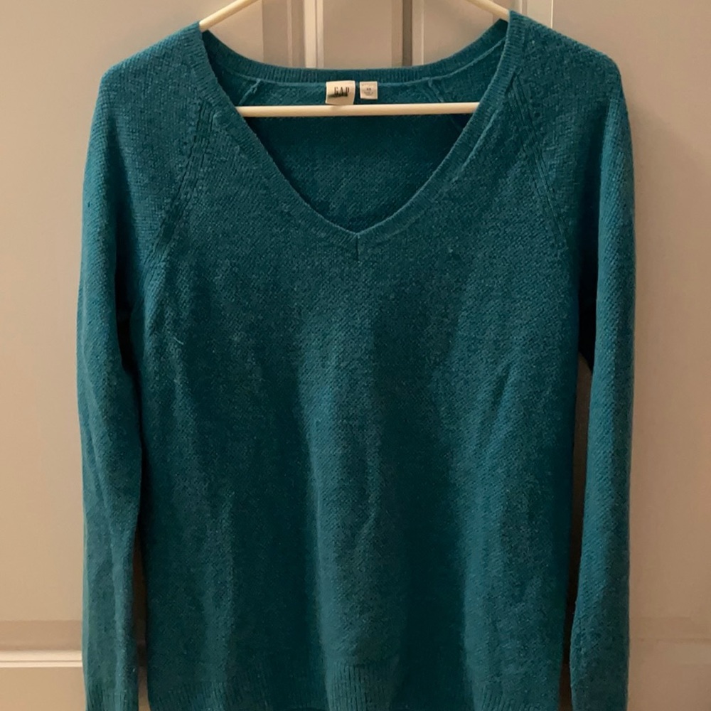 GAP sweater